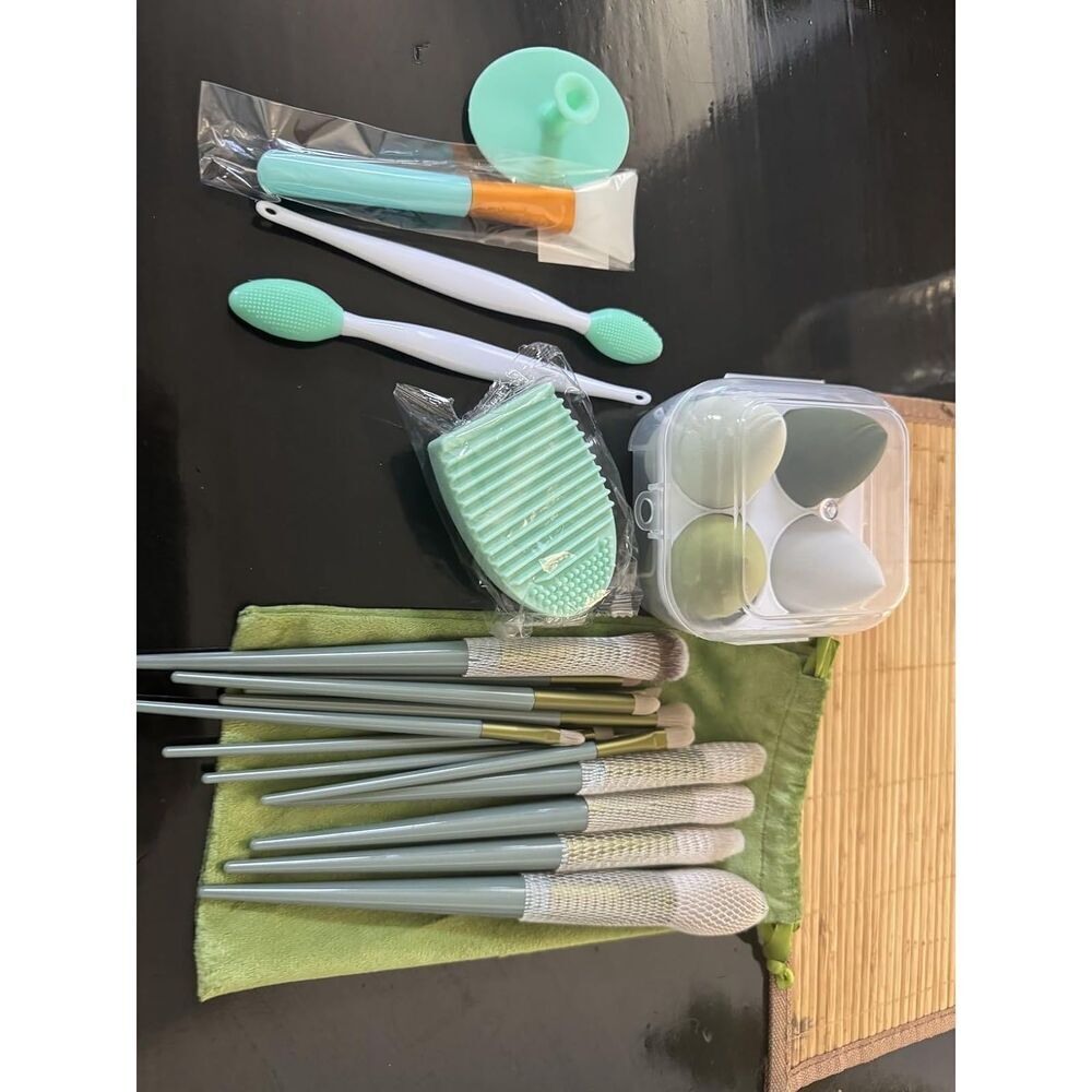22 Pieces Green Makeup Kit Foundation Eyeshadow Brushes Set